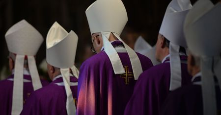 Kościoły pozostaną otwarte. Reakcja księdza na słowa lekarza