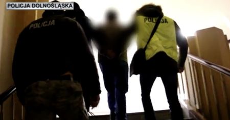 Syców. Podpalił biuro Beaty Kempy. Chory psychicznie sprawca nadal na wolności