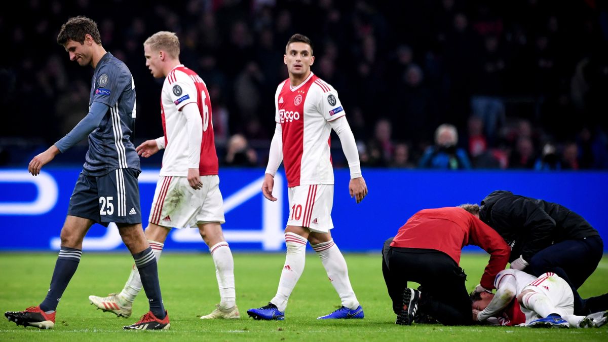 Thomas Mueller schodzi z boiska po brutalnym faulu