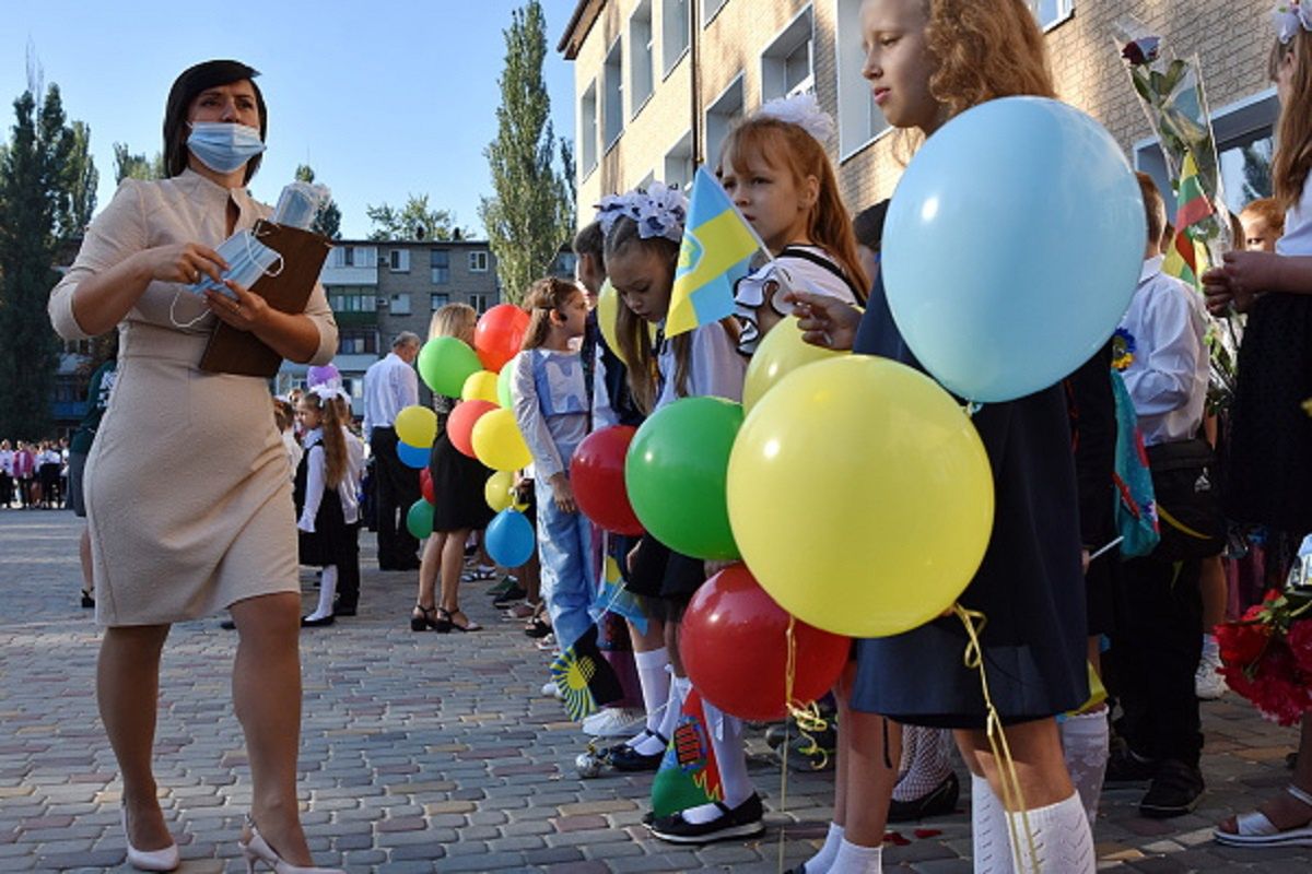 Заборонено примушувати педагогів йти у відпустку без збереження зарплати у зв'язку з воєнним станом, - Шкарлет