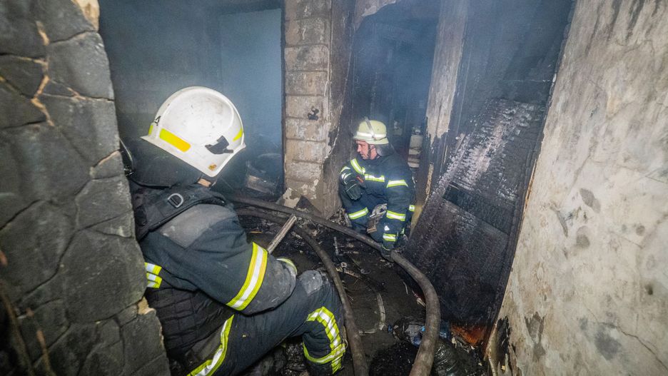 skutki rosyjskiego ataku
Chark�w, Ukraina, 07.06.2025. Skutki rosyjskiego ataku 7 bm. w Charkowie. Miasto zaatakowane zosta�o przez prawie 50 dron�w, rakiety oraz kierowane bomby lotnicze. By� to najwi�kszy atak Rosji na Chark�w od pocz�tku wojny. Trzy osoby zgin�y, 17 zosta�o rannych. Trwa inwazja Rosji na Ukrain�. (sko) PAP/Mykola Kalyeniak  ***Do tego materia�u zdj�ciowego dost�pna jest r�wnie� depesza w systemie CSI, pt.: Ukraina/ W�adze: najwi�kszy atak Rosji na Chark�w od pocz�tku wojny; trzy osoby zabite, 17 rannych***
Mykola Kalyeniak
atak, inwazja, rosyjska, rosyjskiego, wojna, zniszczenia