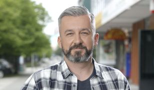 Skórzyński stracił głos, a w czwartek mają ogłosić go nowym prowadzącym "DD TVN". Narzeka, że musi szybko go odzyskać