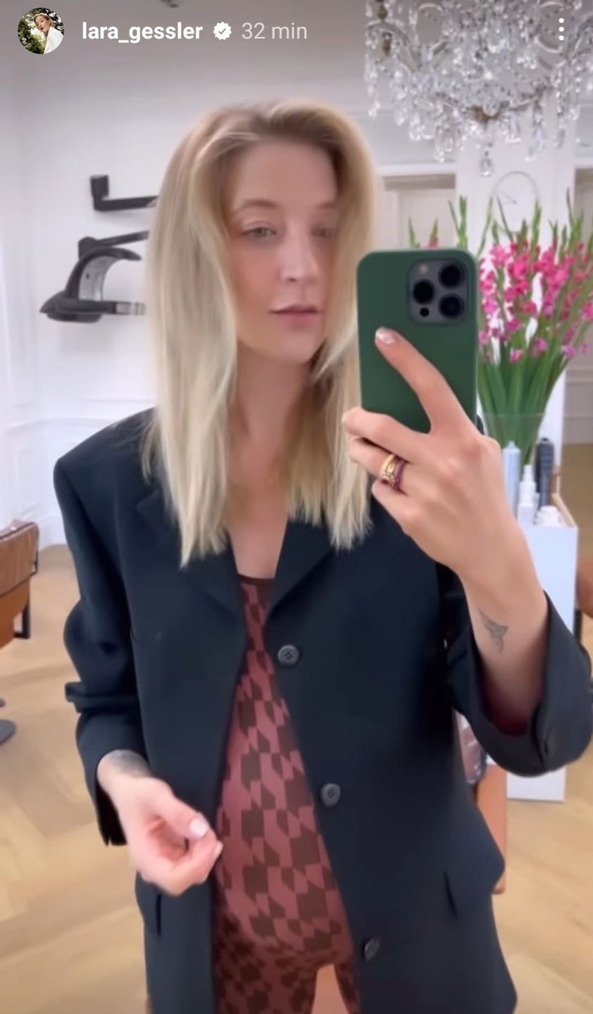 Lara Gessler u fryzjera tuż przed porodem