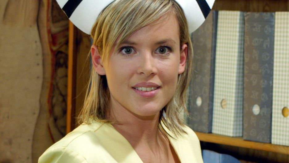 Magdalena Mazur na planie serialu "Daleko od noszy" w 2005 roku