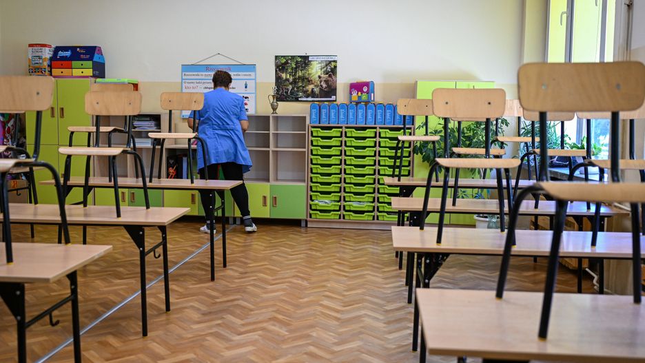 szko�a
Darek Delmanowicz
przygotowania, rok szkolny, szko�a, szko�y, edukacja, klasa, klasa lekcyjna, plac�wki edukacyjne, podstawowa, podstaw�wki, przed rozpocz�ciem roku, szkolnictwo, �awki szkolne, szkolne �awy