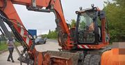Radom: Po pijaku pracował za kierownicą koparki. Wpadł podczas rutynowej akcji policji, grozi mu więzienie