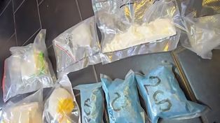 Elbląg: Mieli płynną amfetaminę i narkotyki. 24 i 32-latek zatrzymani z towarem wartym pół miliona złotych