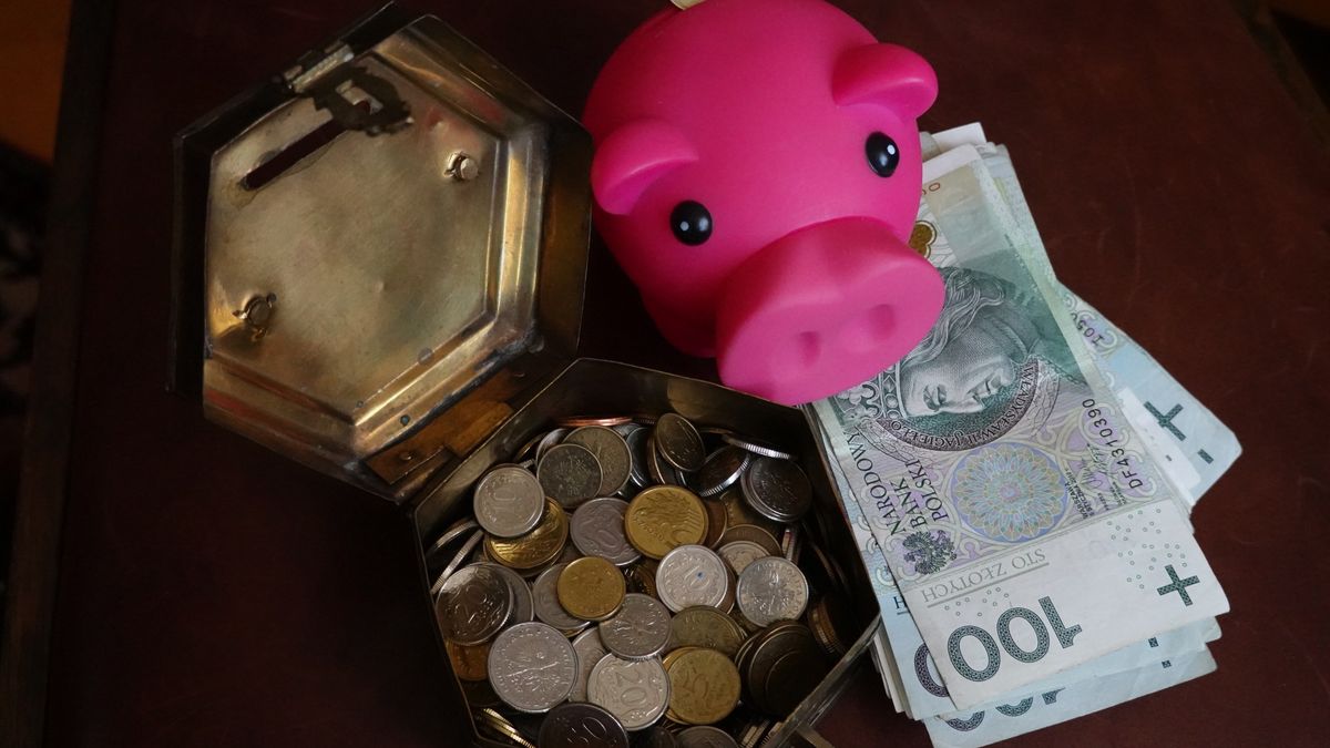 Oszczędzanie pieniędzy w banku przestaje się opłacać.