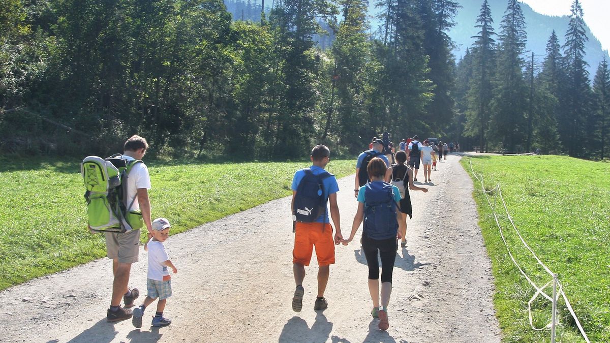 Polacy wydłużają wakacje do września. Wybierają przede wszystkim góry i zaciszne zakątki naszego kraju