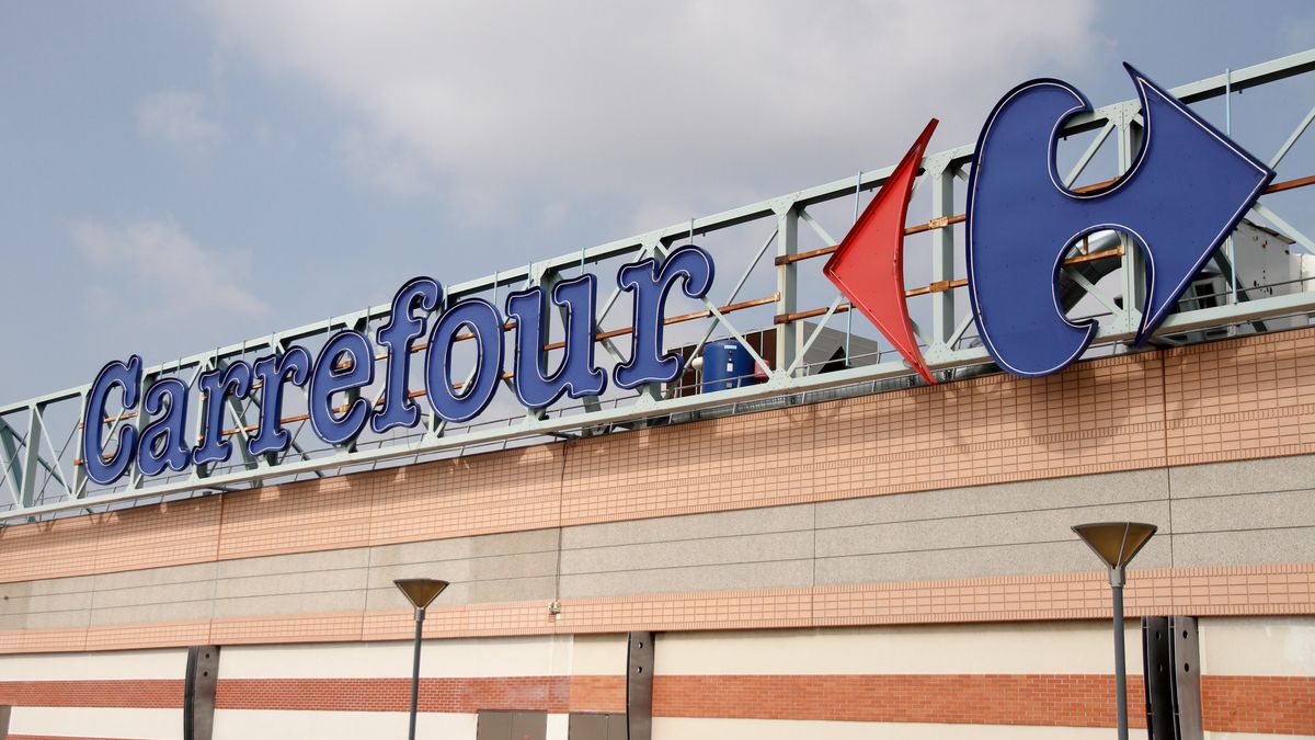 MARSEILLE, FRANCE - 2021/04/03: Logo of the Carrefour hypermarket. (Photo by Denis Thaust/SOPA Images/LightRocket via Getty Images)