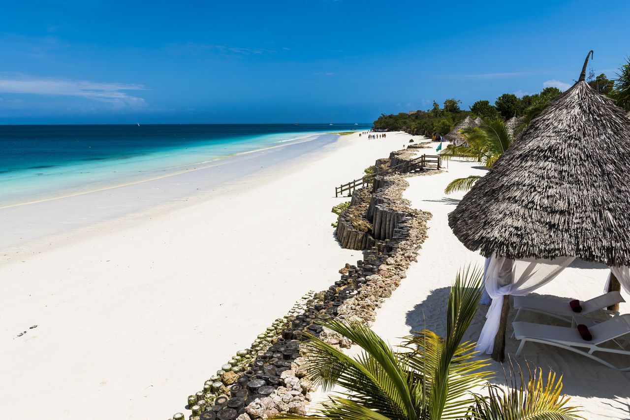 Turkusowa woda i śnieżnobiały piasek. Tak wyglądają plaże na Zanzibarze 