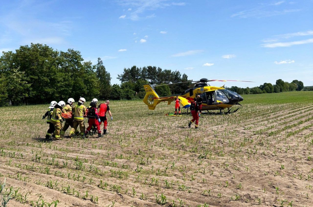 Wypadek drogowy w Bobrownikach. Trzy osoby w szpitalu, na miejscu interweniował śmigłowiec LPR