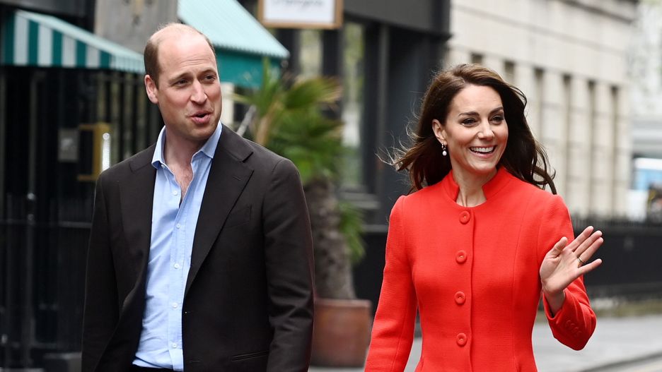 The Prince and Princess of Wales visit Sohoepa10608279 William, Prince of Wales, (L) and Catherine, Princess of Wales, walk through Soho to visit the Dog and Duck pub in London, Britain, 04 May 2023.  EPA/ANDY RAIN Dostawca: PAP/EPA.ANDY RAIN