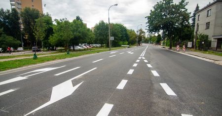 Warszawa. Drogowcy remontują ul. Potocką. Jest już nowa nawierzchnia