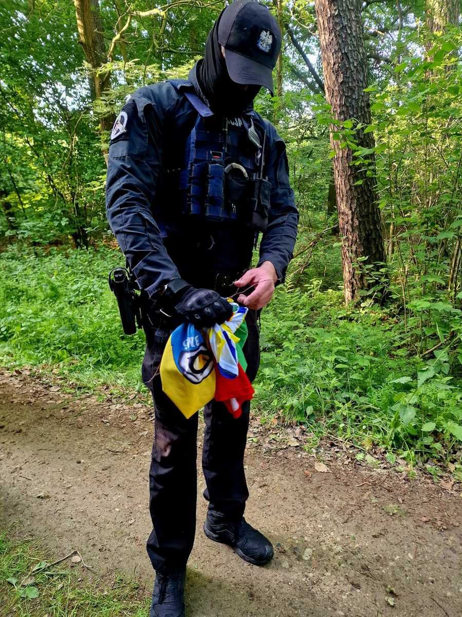 Kaliscy policjanci udaremnili „ustawkę” pseudokibiców – zatrzymano 23 osoby