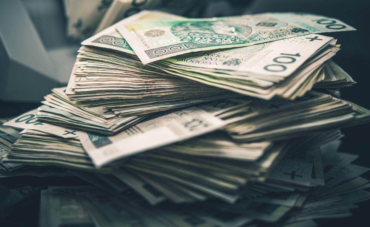 Ranking najbogatszych Polaków 2025. Właściciel Dino ponownie na szczycie