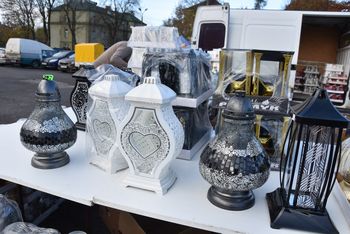 Bronisze: Zakupy na Wszystkich Świętych. Znicze i lampiony kosztują nawet 260 zł