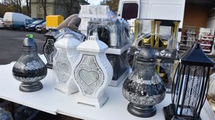 Bronisze: Zakupy na Wszystkich Świętych. Znicze i lampiony kosztują nawet 260 zł