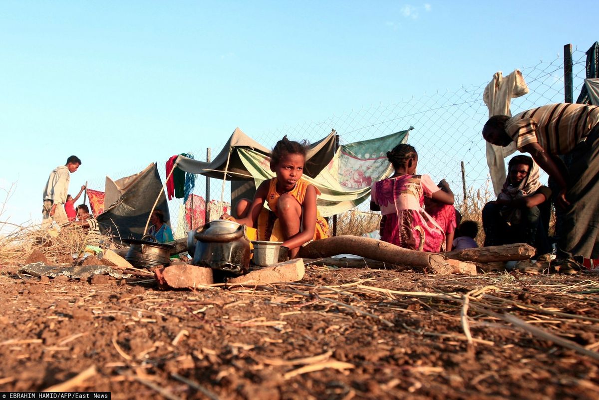 Etiopia. Masakra chrześcijan przed świątynią. Reakcja polskiego MSZ. Na zdjęciu: obozowisko uchodźców z Tigraju w sąsiedniej Erytrei