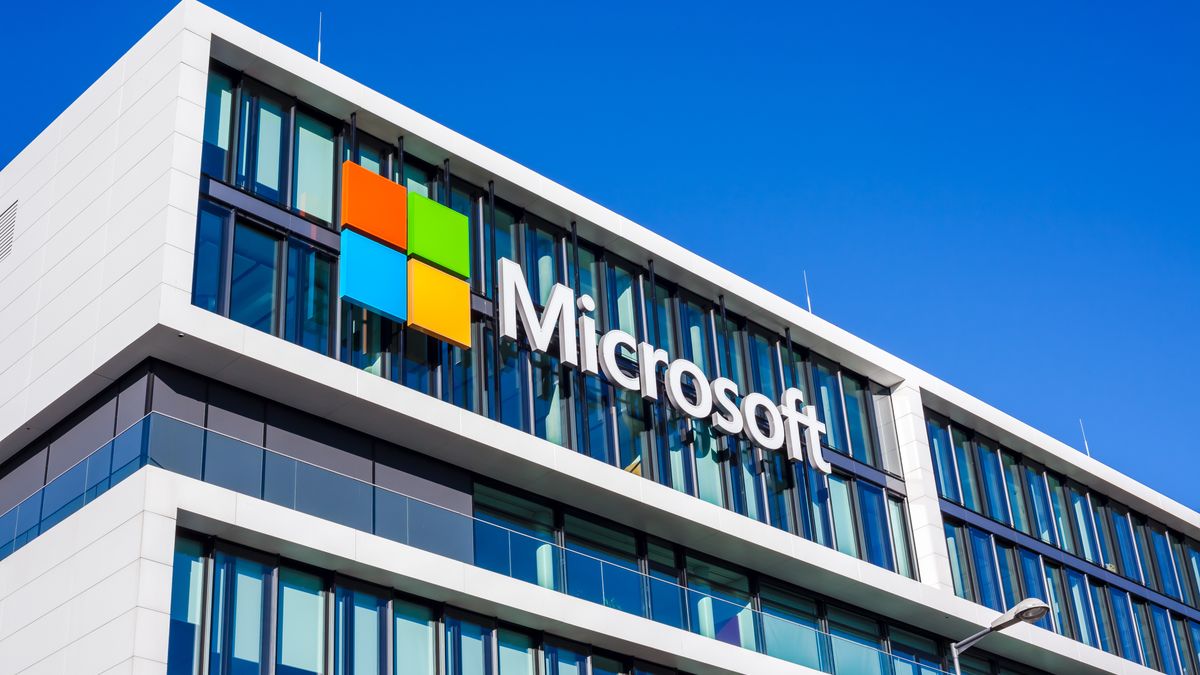 Microsoft znów zwalnia ludzi. Inwestuje miliardy w sztuczną inteligencję