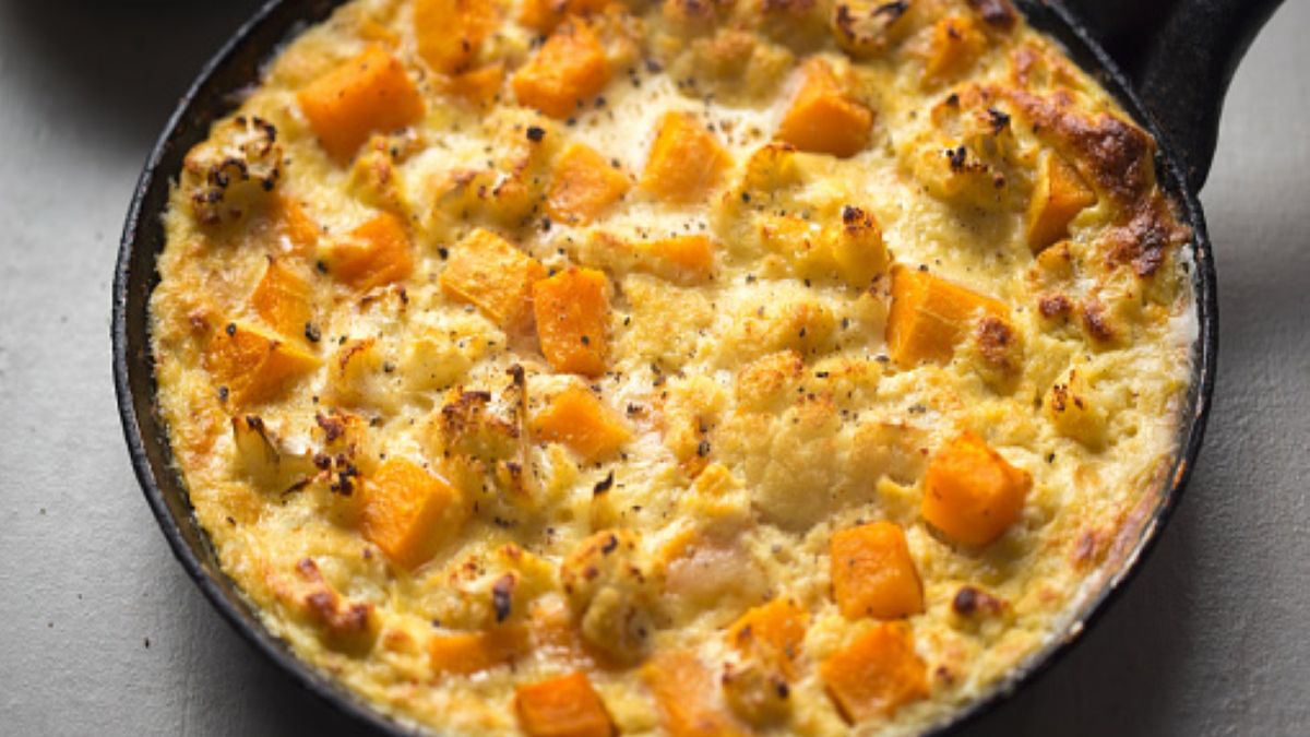 Przepis na jajecznicę z dynią i serem na pewno podbije serca miłośników dobrej kuchni