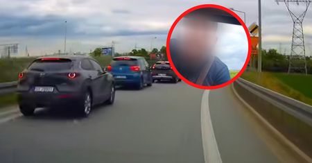 Zjazd z S8. Nagle wysiadł z auta. Wszystko się nagrało