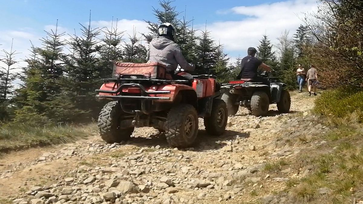 Brak odpowiedniego oświetlenia przesądza sprawę. Takiego quada nie da się zarejestrować. Jazda jest nielegalna