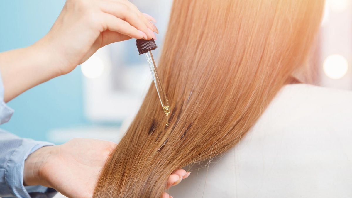 Olej rycynowy pozyskiwany jest z nasion rącznika pospolitego. To jeden z najpopularniejszych środków wykorzystywanych w medycynie naturalnej.