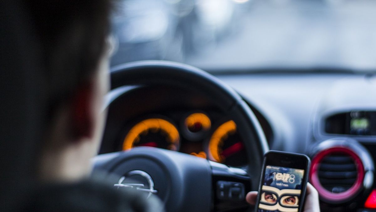 Używanie telefonu w czasie jazdy to norma