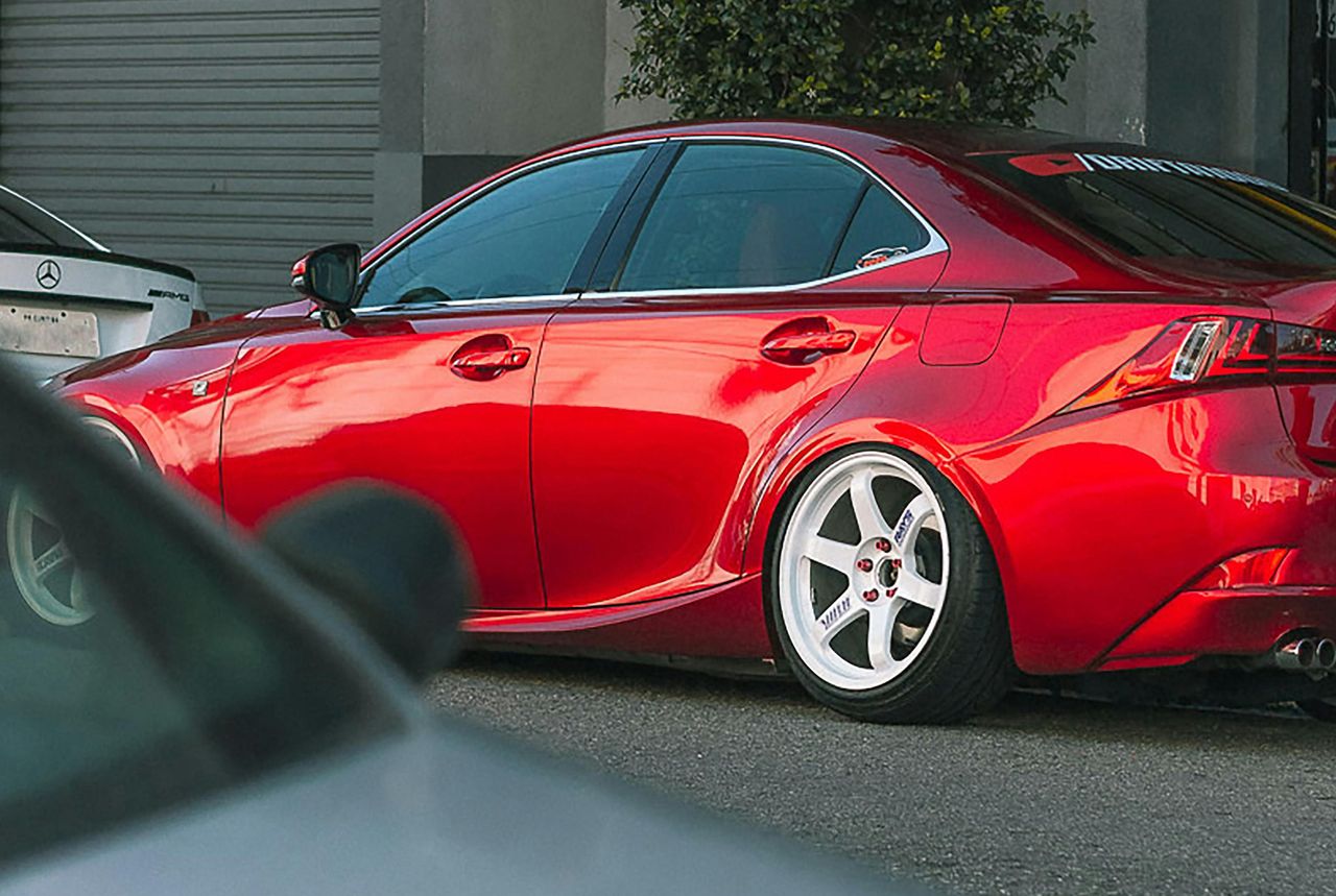 Masowe usterki dwóch popularnych marek samochodów. Do naprawy 22 tys. aut