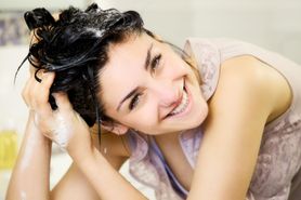 Domowe zabiegi, które poprawią kondycję włosów