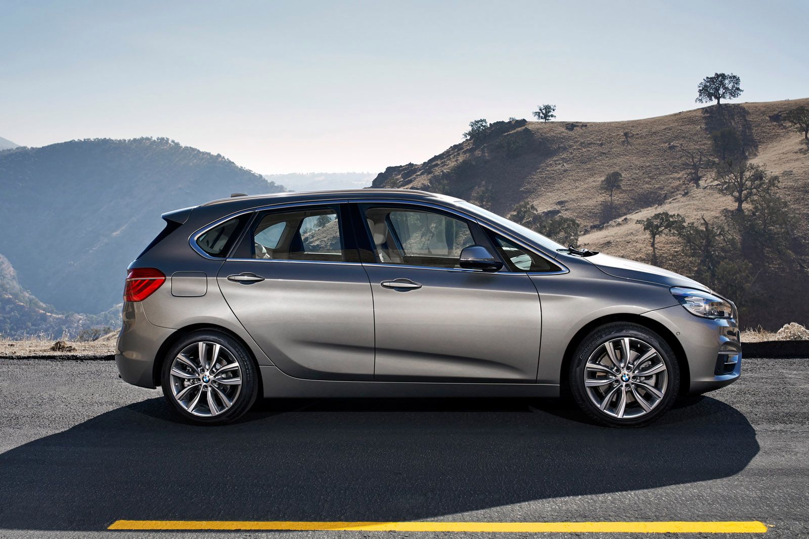 BMW przedstawiło 290 zdjęć z serią 2 Active Tourer [galeria] 29