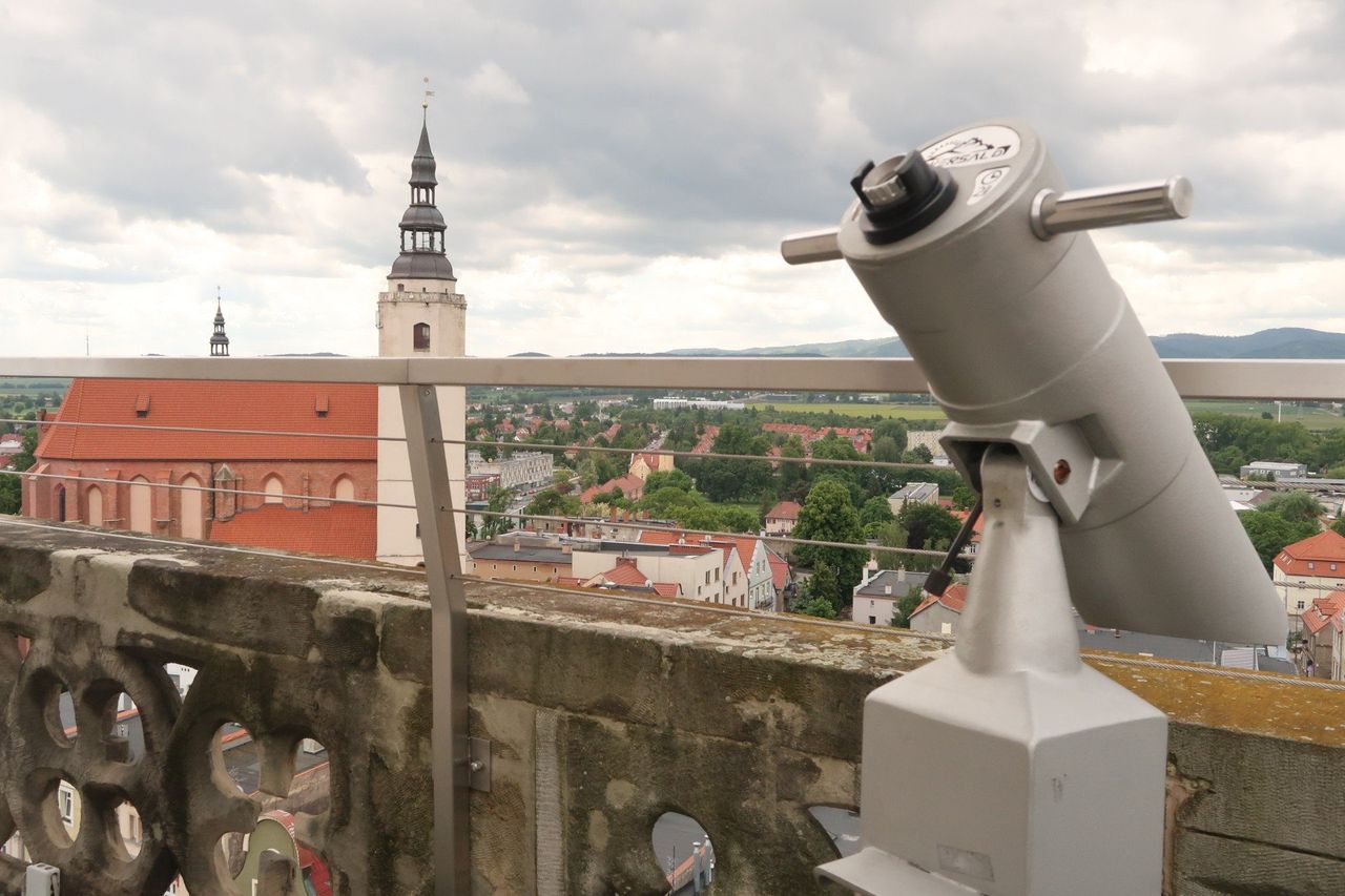 Dzierżoniów: Wieża ratusza zaprasza. Panorama Gór Sowich i dolnośląskiego trójmiasta w zasięgu wzroku