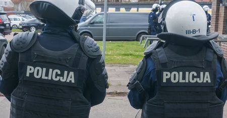 Dwie manifestacje na ulicach Warszawy. "Nie będzie przyzwolenia na agresję"