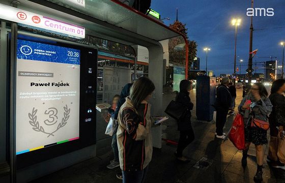 AMS wprowadza cyfrowe citylighty na przystankach w Warszawie