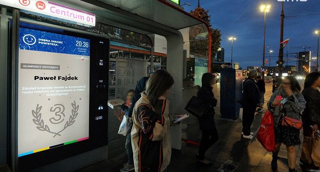 AMS wprowadza cyfrowe citylighty na przystankach w Warszawie