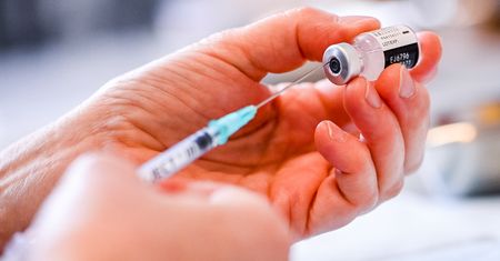 Pfizer pozwany ws. szczepionek. Adwokat o możliwych konsekwencjach