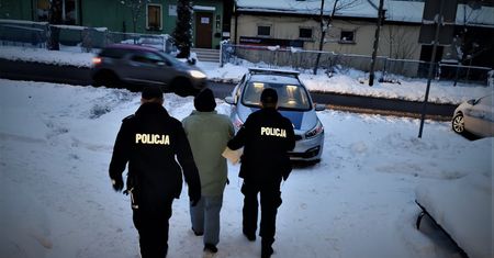 Śląsk. Przyjechał spod Radomia, czaił się nocą w Mikołowie i wybijał szyby