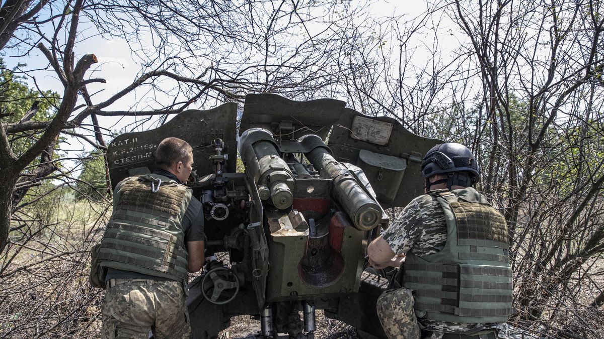 KHERSON, UKRAINE - JULY 15: Ukrainian artillerymen in the military assembly center check the weapons and special equipment to make them ready before they go to their duties at the frontline in Kherson, Ukraine on July 15, 2022. (Photo by Metin Aktas/Anadolu Agency via Getty Images)