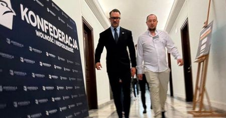 "Patologia w Sejmie". Mejza przyprowadził Magicala