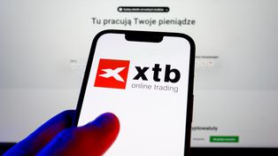XTB ostro tracił, ale spadek wyhamował. Powodem nagła decyzja akcjonariusza