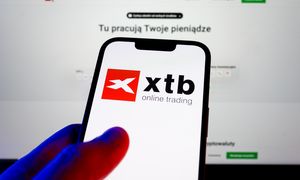XTB ostro tracił, ale spadek wyhamował. Powodem nagła decyzja akcjonariusza