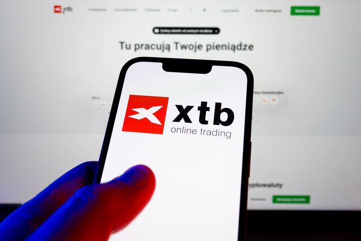 XTB ostro tracił, ale spadek wyhamował. Powodem nagła decyzja akcjonariusza