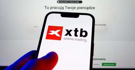 XTB ostro tracił, ale spadek wyhamował. Powodem nagła decyzja akcjonariusza