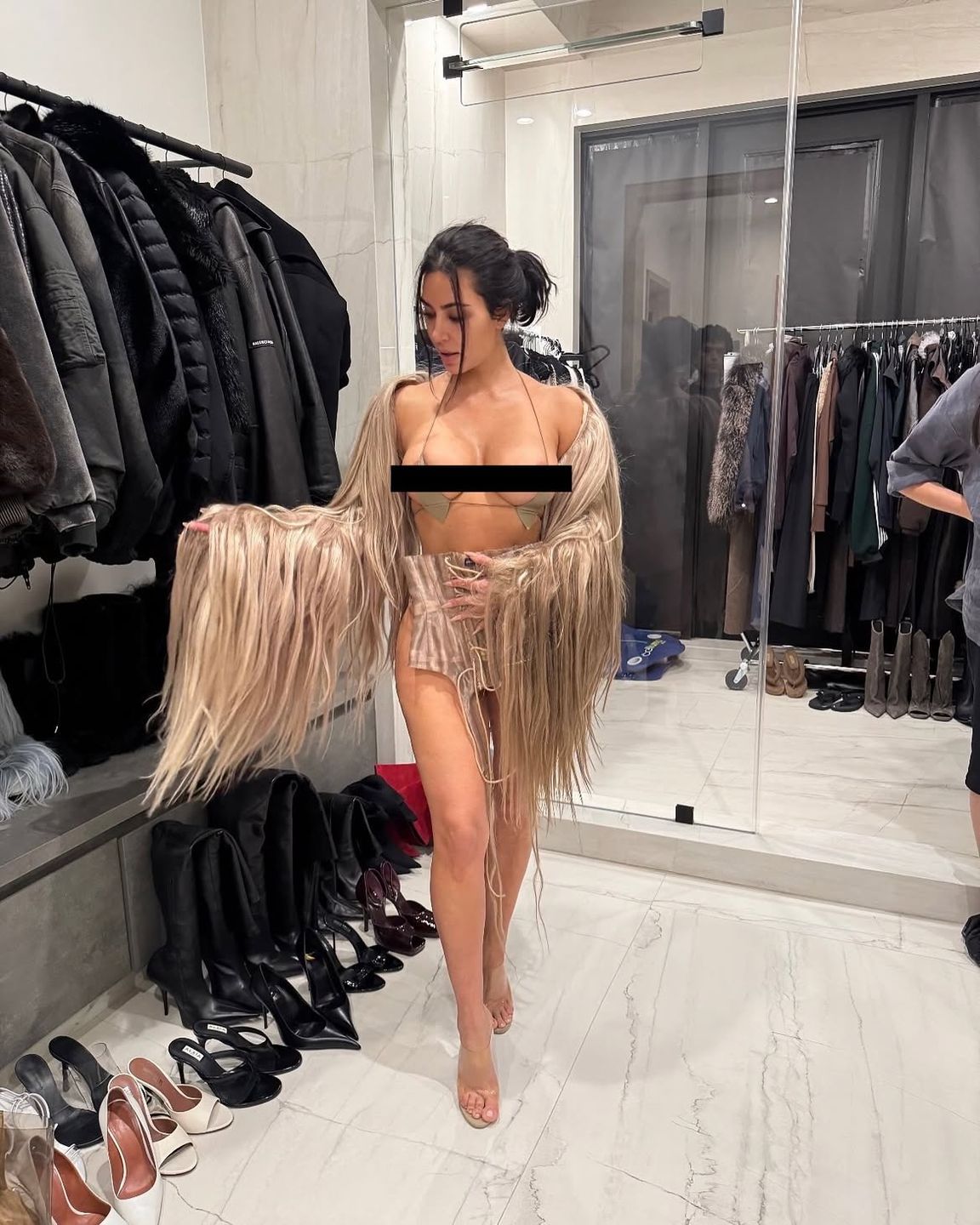 Kim Kardashian prezentuje kulisy przymiarek