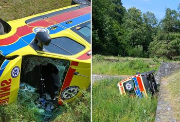 Wypadek karetki w Wierchomli Wielkiej. Dwóch ratowników w szpitalu