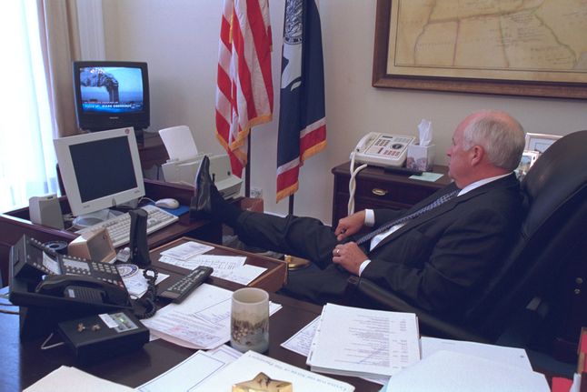 Wiceprezydent Dick Cheney ogląda relację WTC