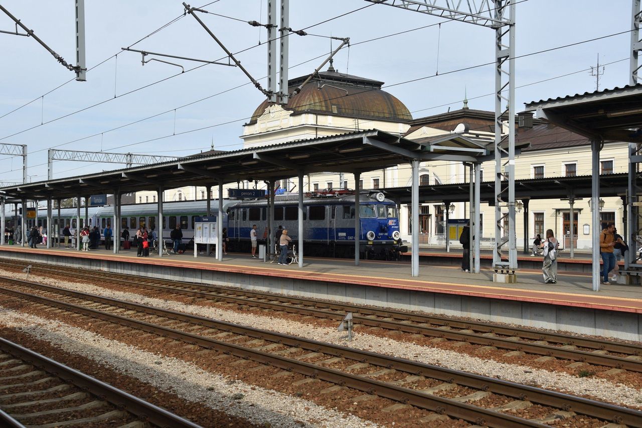 Tarnów: Akcja ratownicza na stacji kolejowej. Pomocy wymagała kobieta
