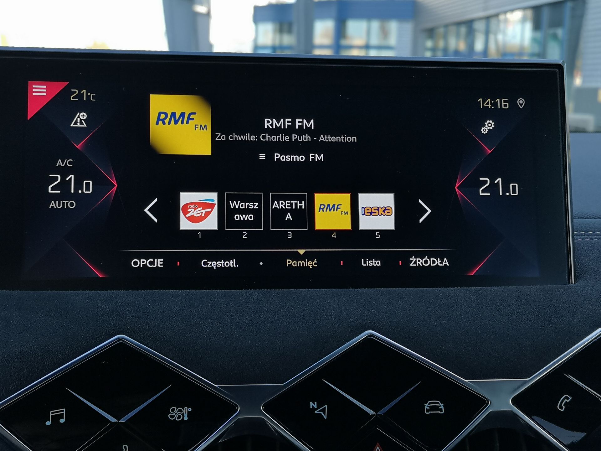 DS 3 Crossback: Rzut oka na system info-rozrywki, systemy wsparcia i bezpieczeństwa 3