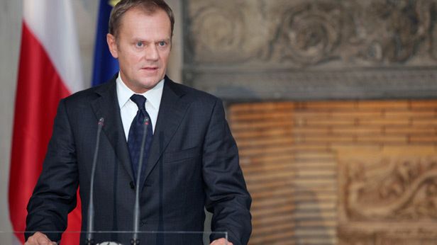 "Donald Tusk patrzy na rzeczy" – prawie jak Kim Dzong Il 1